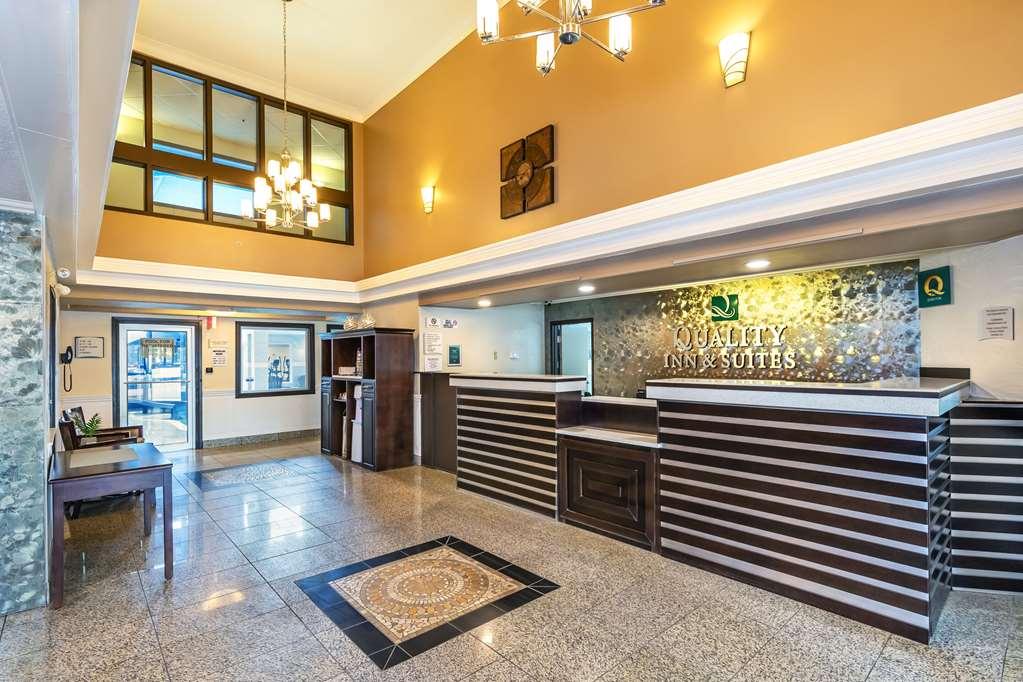 Quality Inn & Suites Yorkton İç mekan fotoğraf